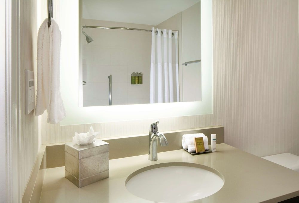 Hilton Santa Cruz/Scotts Valley Room, 2 Queen Beds 4