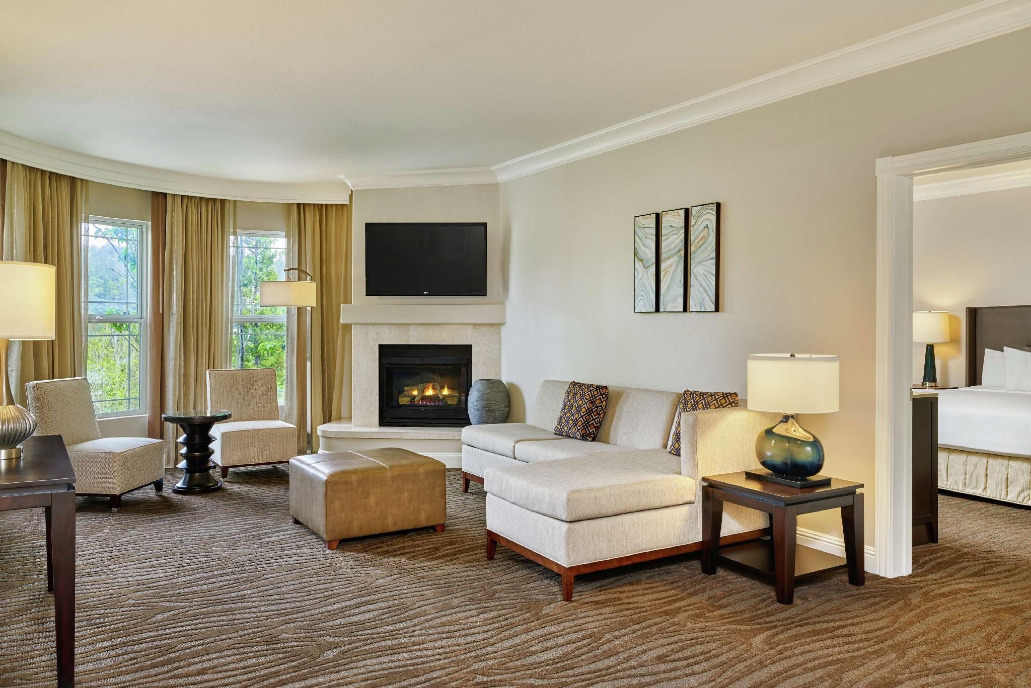 1 KING BED 1 BEDROOM DELUXE SUITE - FIREPLACE