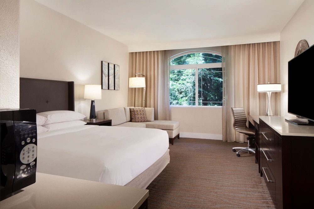 Room, 1 King Bed, Accessible (Roll-In Shower)