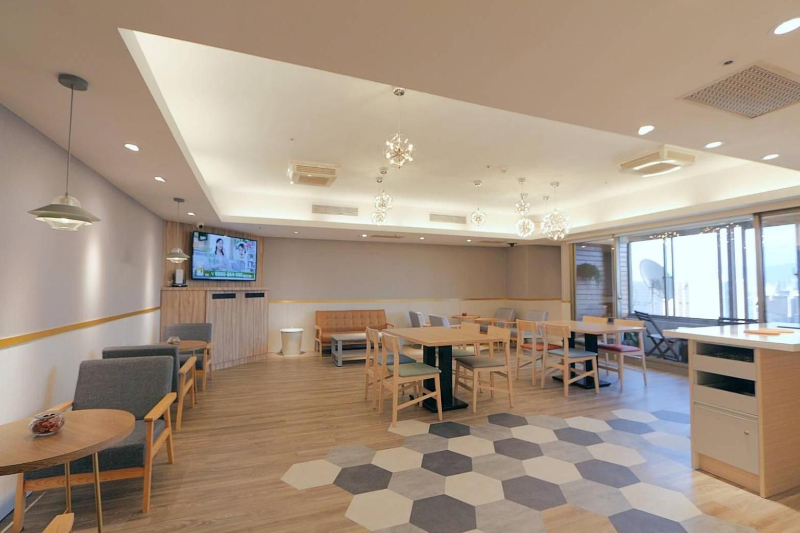 shared lounge/tv area