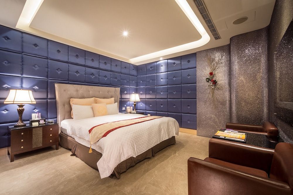 Standard King Room (Check-in 20:00; Check-out before noon)