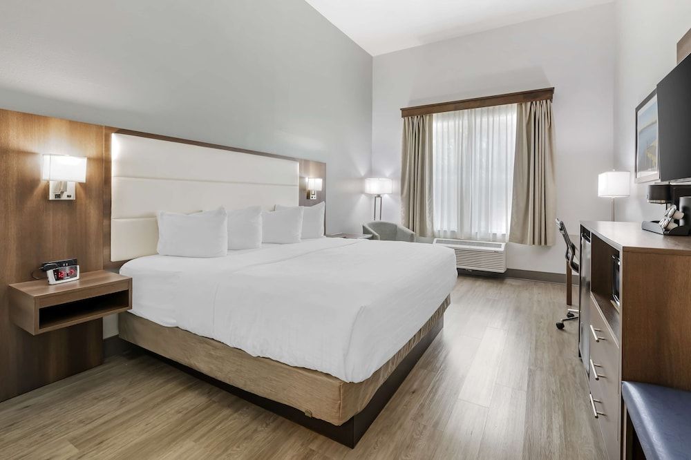 Best Western Plus First Coast Inn & Suites