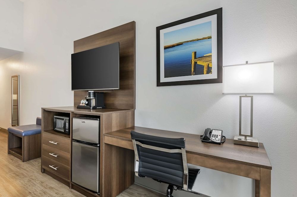 Best Western Plus First Coast Inn & Suites Standard Room, 1 King Bed, Accessible, Non Smoking 5