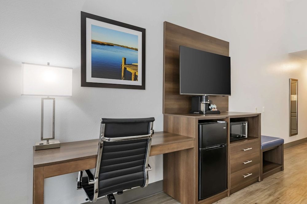 Best Western Plus First Coast Inn & Suites Standard Room, 2 Queen Beds, Accessible, Bathtub 4