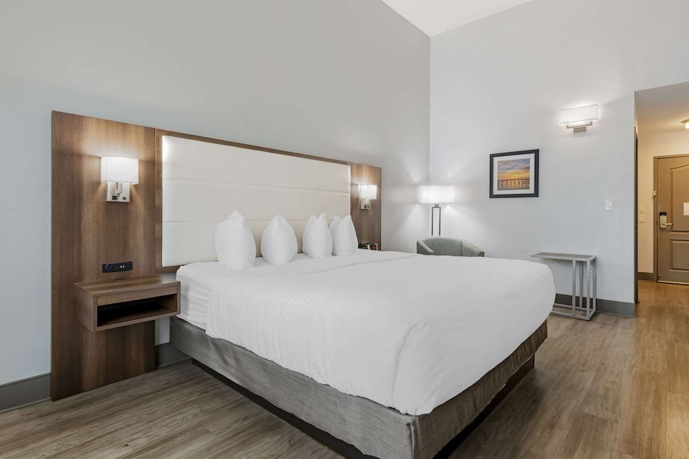 Best Western Plus First Coast Inn & Suites Standard Room, 1 King Bed, Accessible, Non Smoking 2