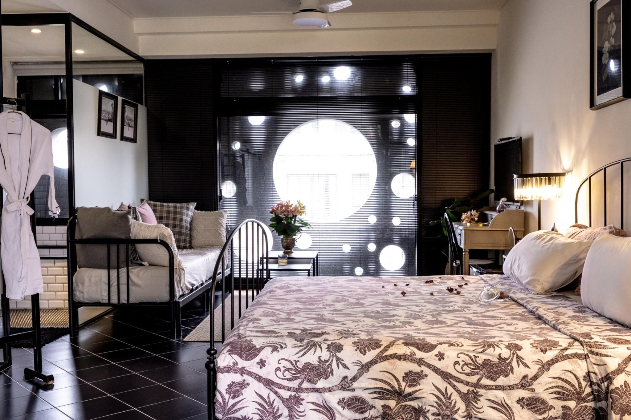 noir B&B
