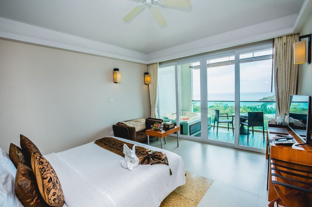 KC Resort and Over Water Villas Deluxe Room, Sea View 4