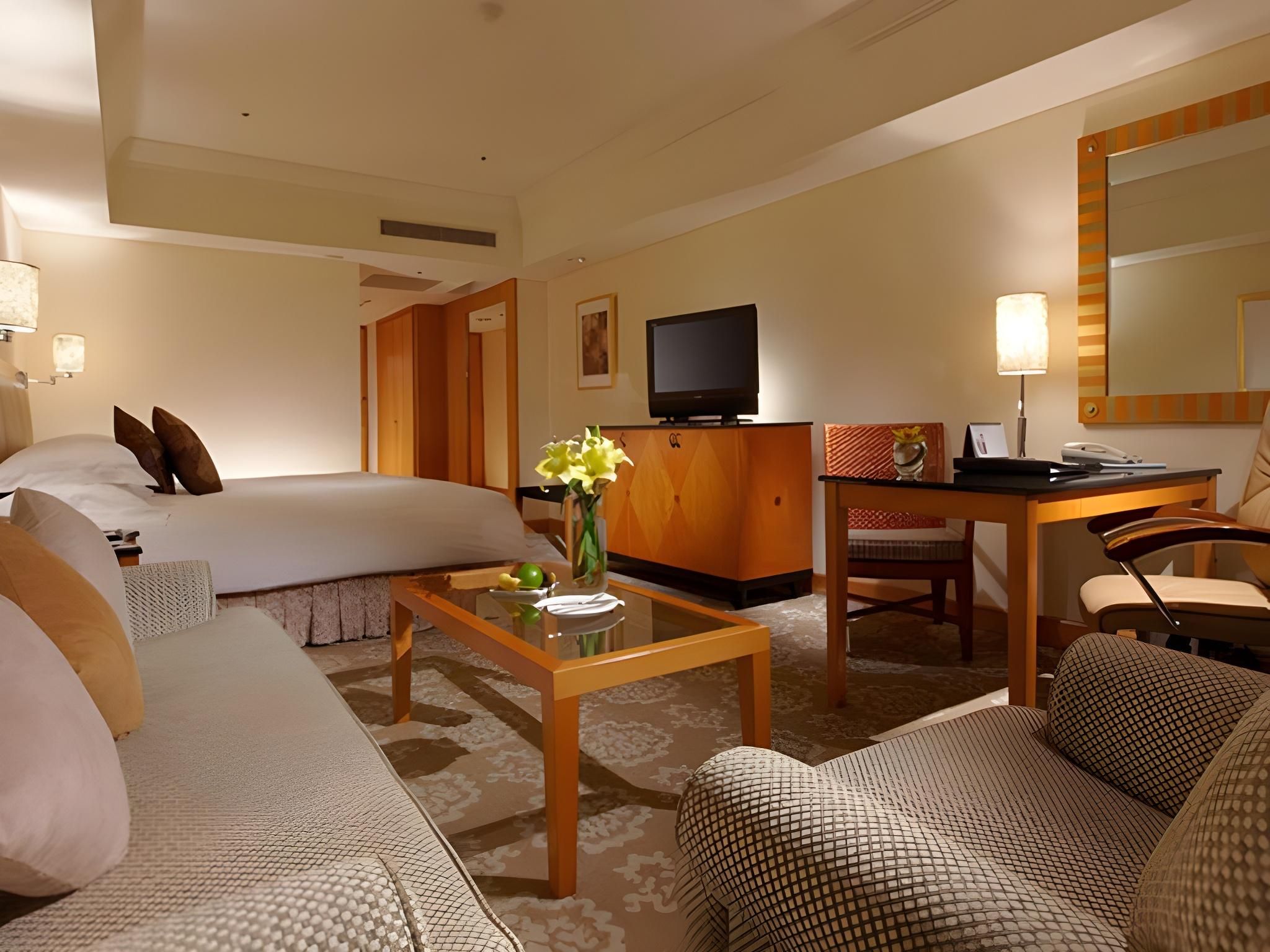 Splendor Hotel Family Deluxe Room 2