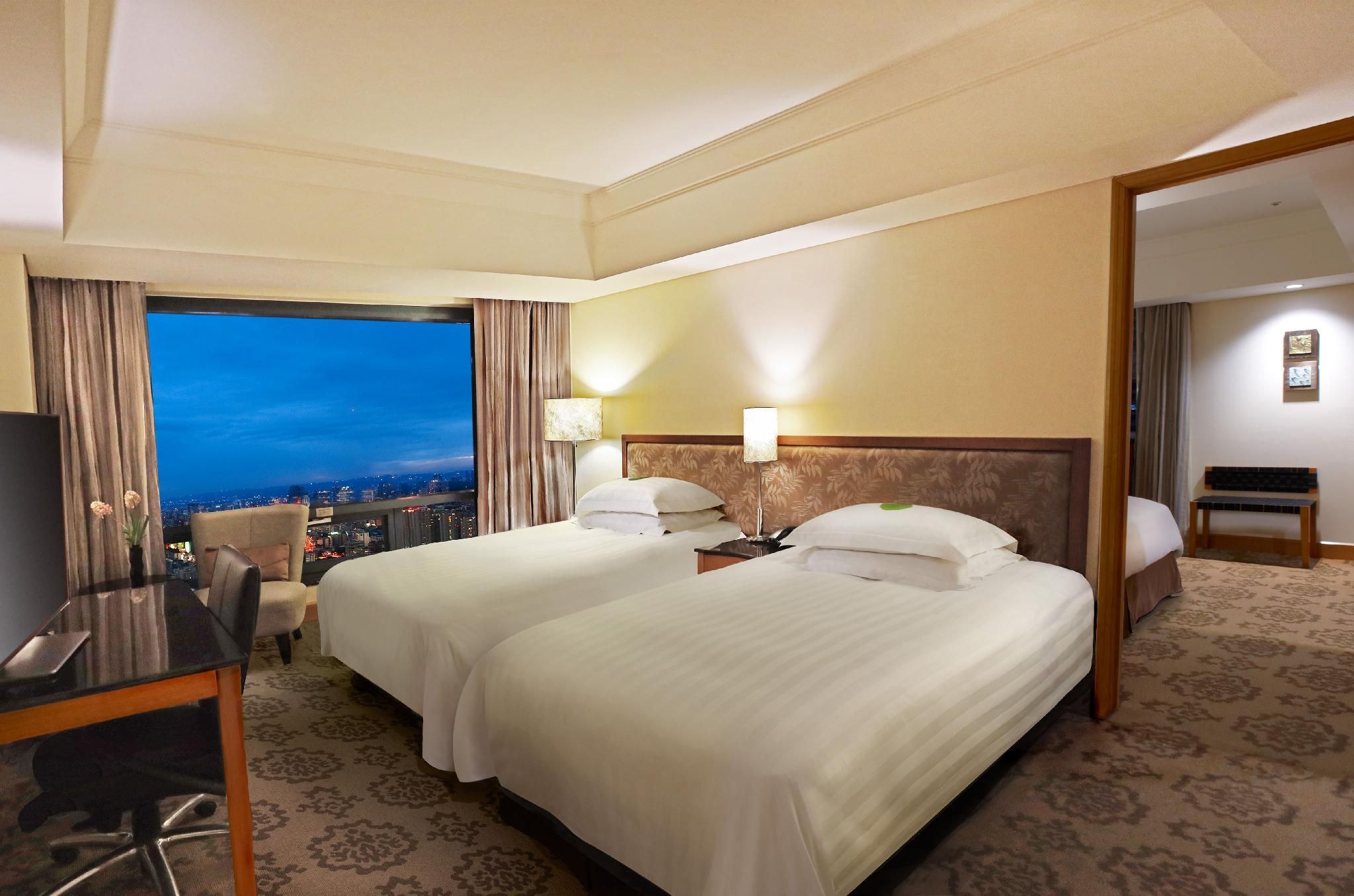 Splendor Hotel Suite family