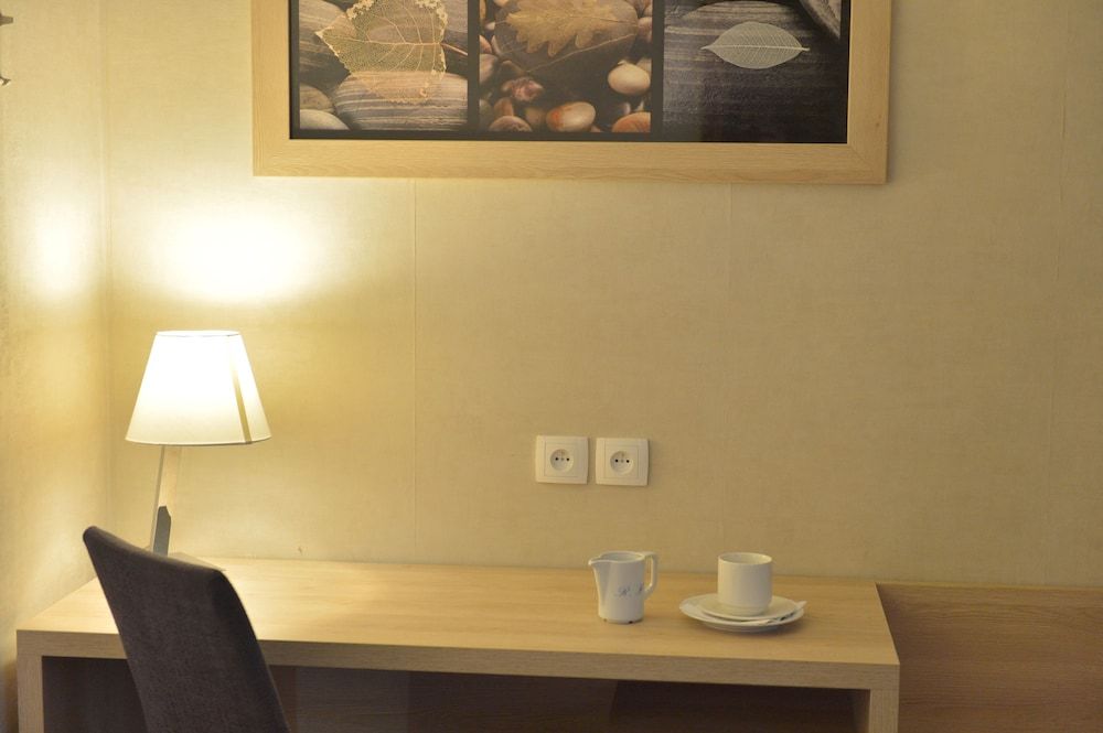 Hotel Renoir*** Paris Montparnasse Double or Twin Room 10