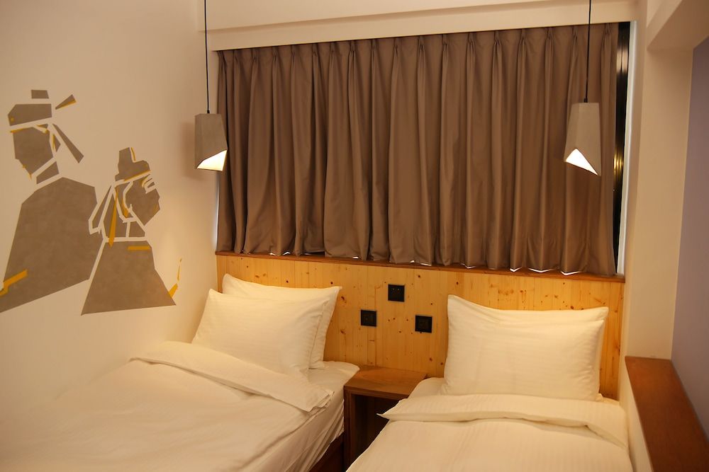 undefined Just Inn - City Hall 4