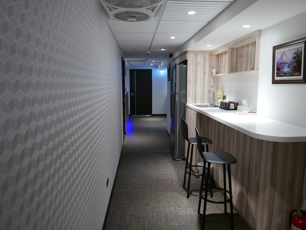 undefined Ours Inn II 3