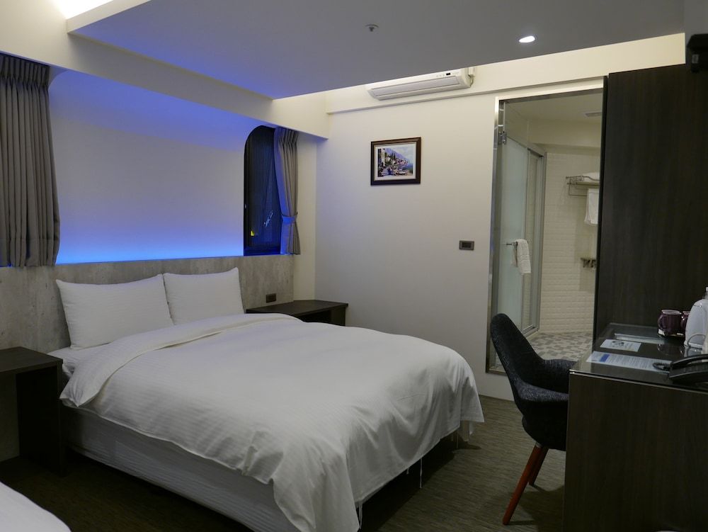 undefined Ours Inn II 8