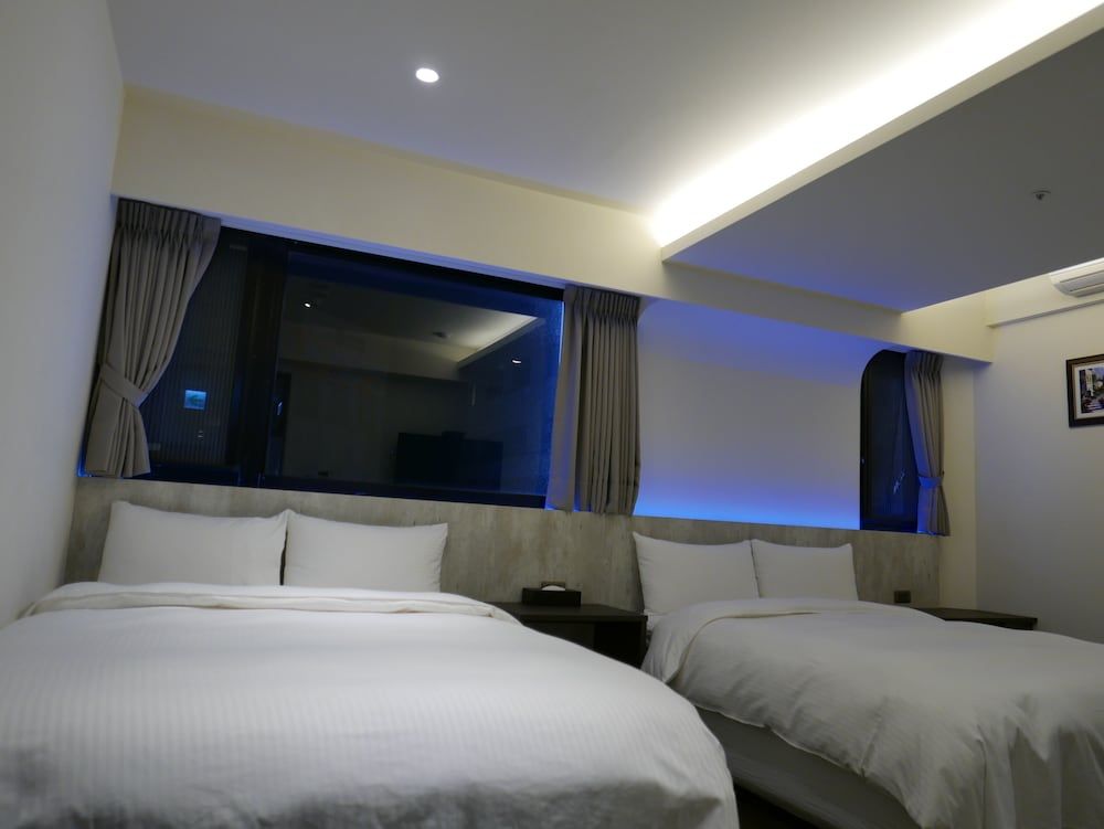 undefined Ours Inn II 7