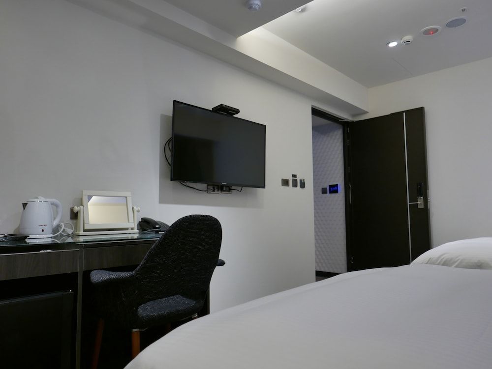 undefined Ours Inn II 9