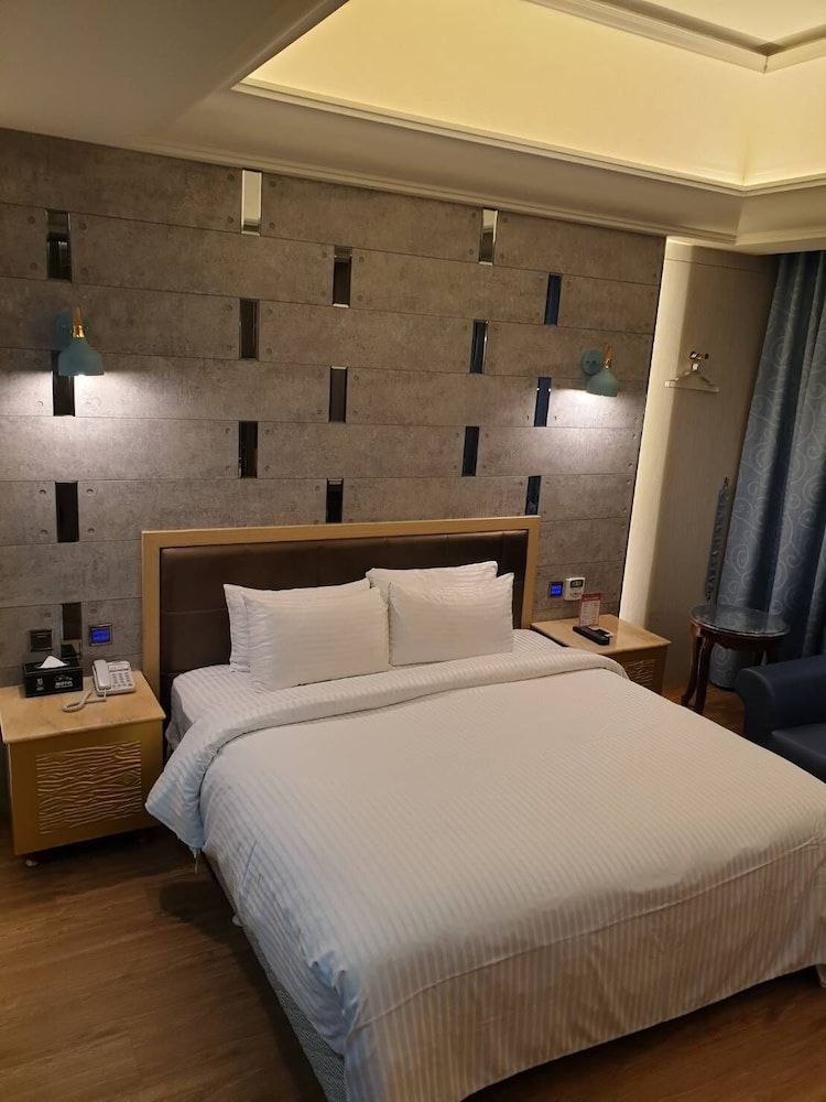 Point Motel Signature Double Room, 1 Queen Bed, Jetted Tub 4