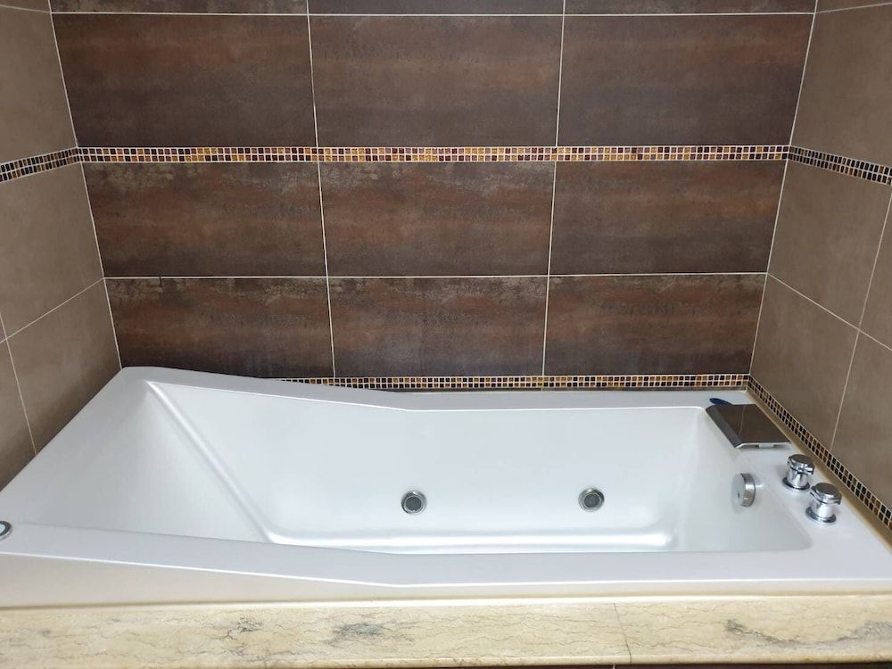 Point Motel Signature Double Room, 1 Queen Bed, Jetted Tub 9