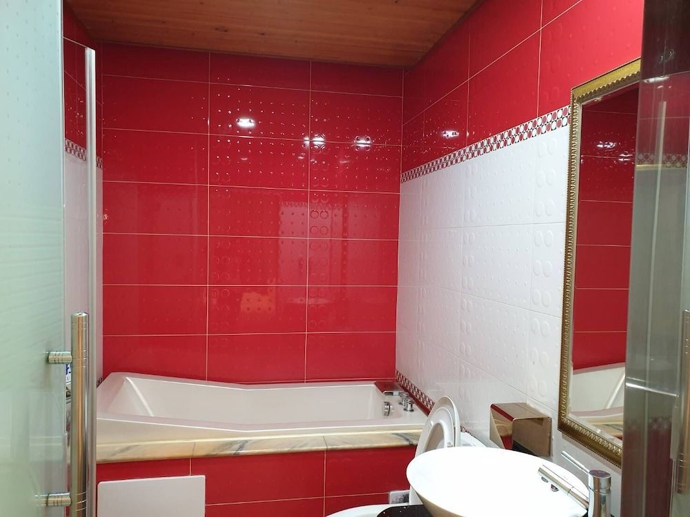 Point Motel Signature Double Room, 1 Queen Bed, Jetted Tub 8