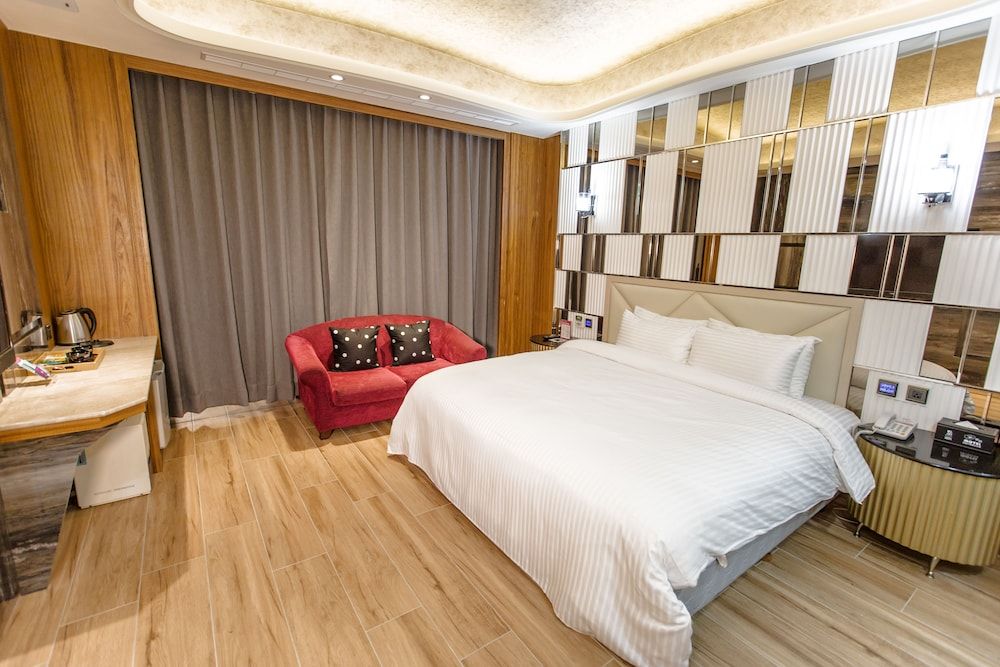 Point Motel Design Double Room, 1 Bedroom, Jetted Tub 10