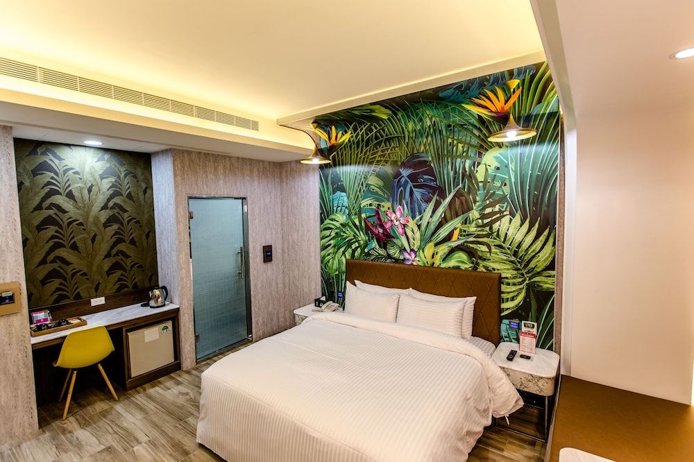 Point Motel Design Double Room, 1 Bedroom, Jetted Tub 8