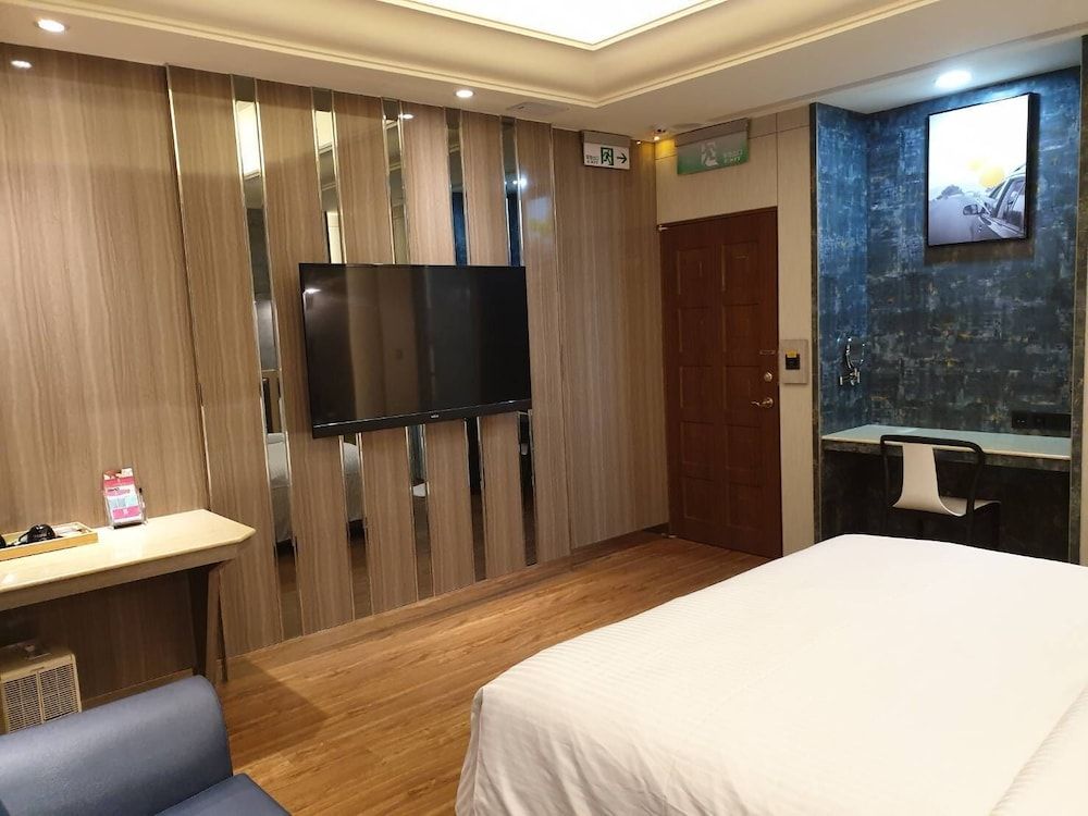 Point Motel Signature Double Room, 1 Queen Bed, Jetted Tub 10