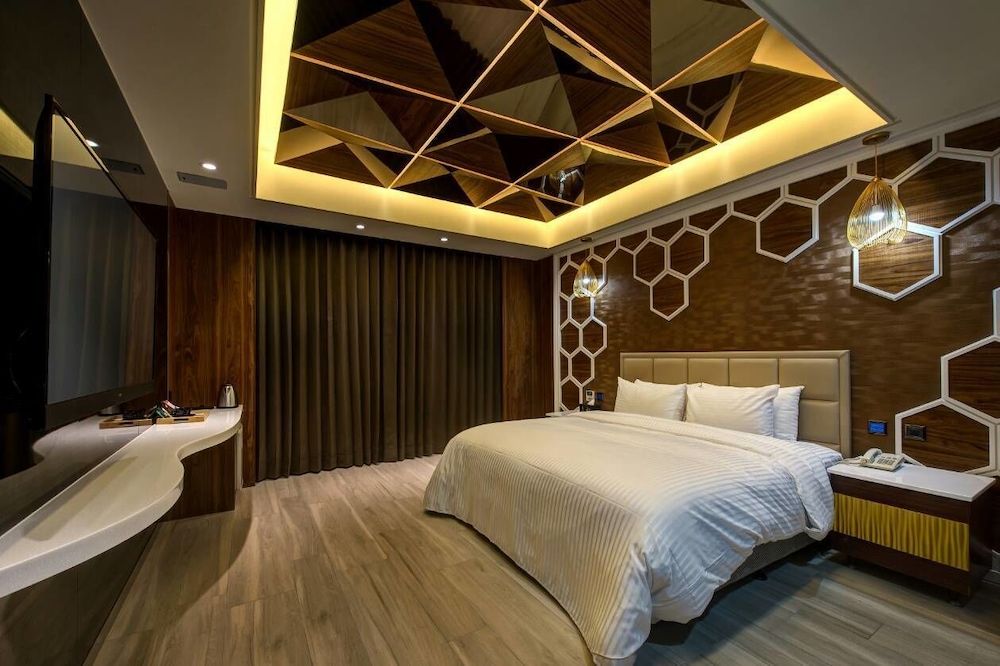 Point Motel Signature Double Room, 1 Queen Bed, Jetted Tub 5