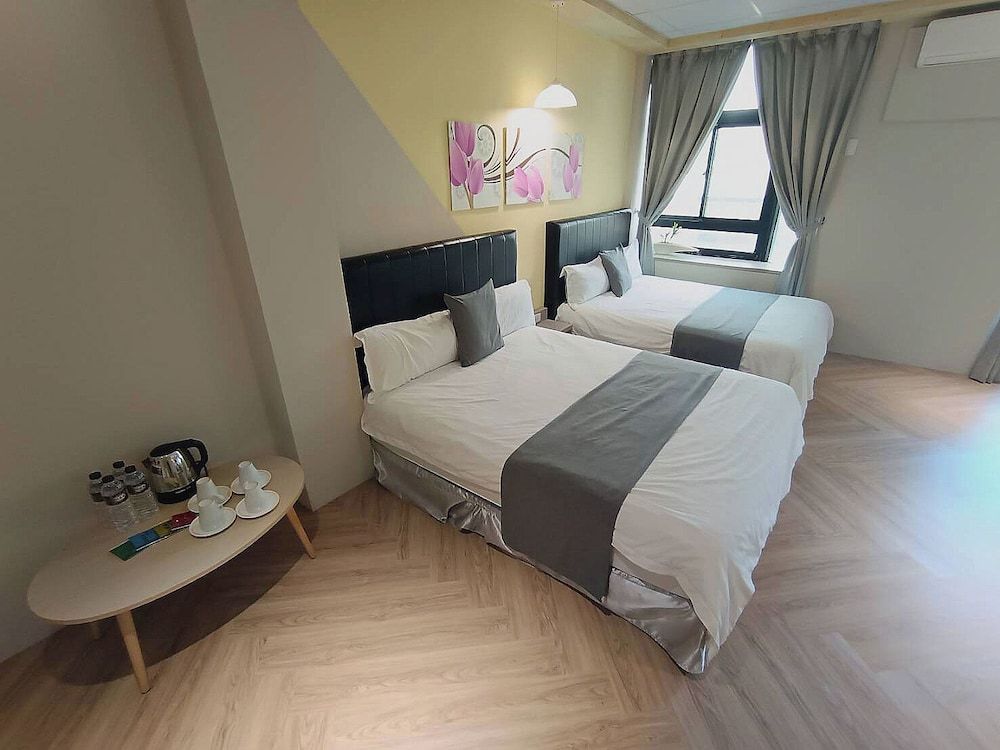 Light Shadow Standard Quadruple Room