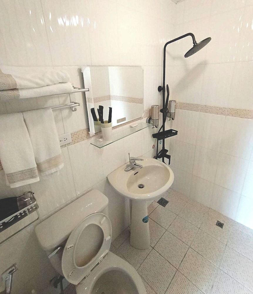 Light Shadow 10-Person Shared Dormitory, Shared Bathroom (No Amenities) 6