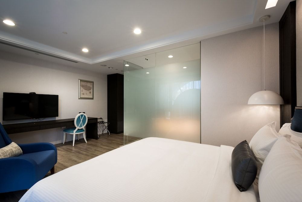 Classic Double Room, No Windows (With Parking)