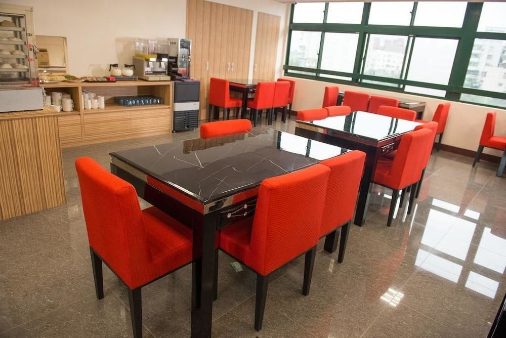 undefined Ting-Shuai Motel 7