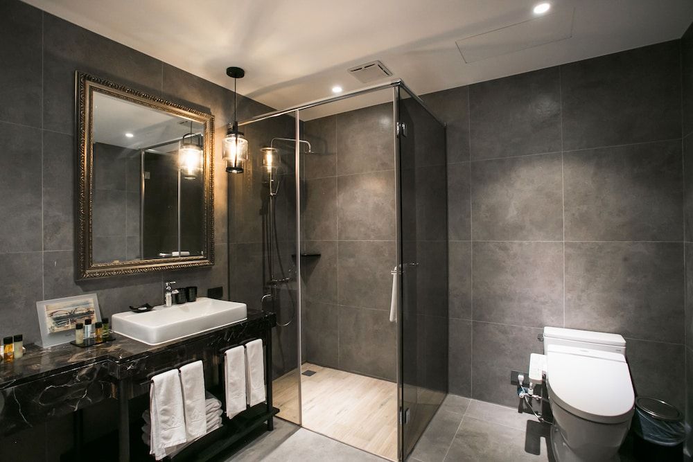 Saint Art Hotel Economy Quadruple Room, No Windows 3