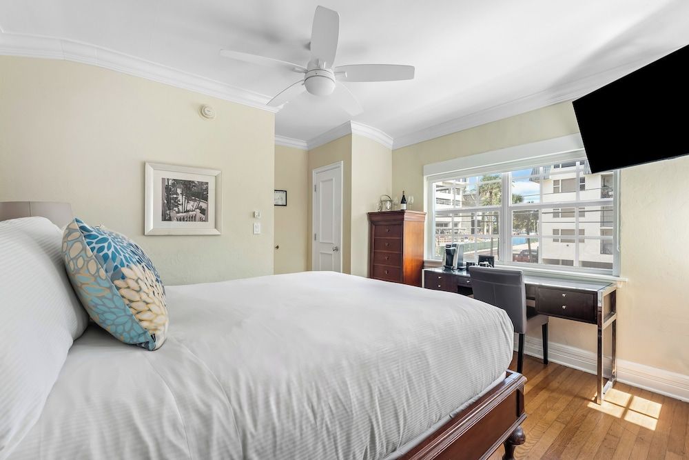 Standard Room, 1 Queen Bed