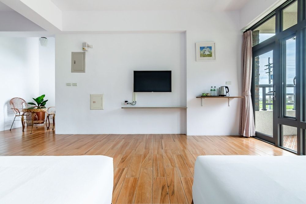 Simple Life B&B Deluxe Quadruple Room, Bathtub 5