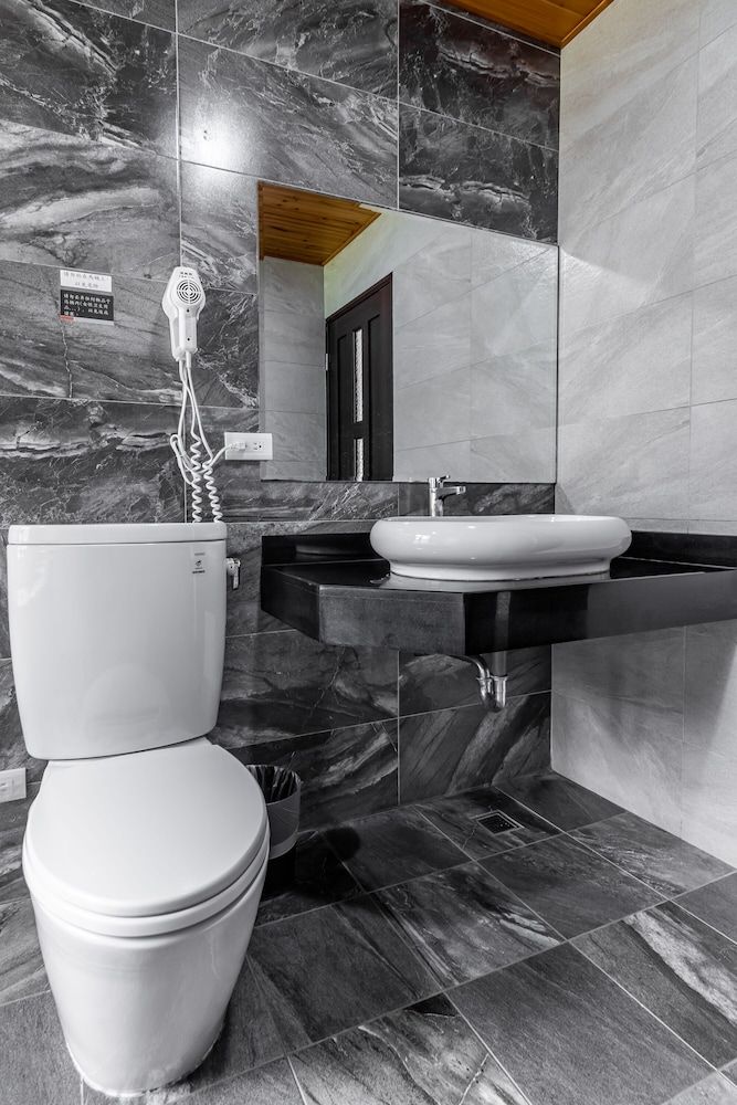 Simple Life B&B Deluxe Quadruple Room, Bathtub 4