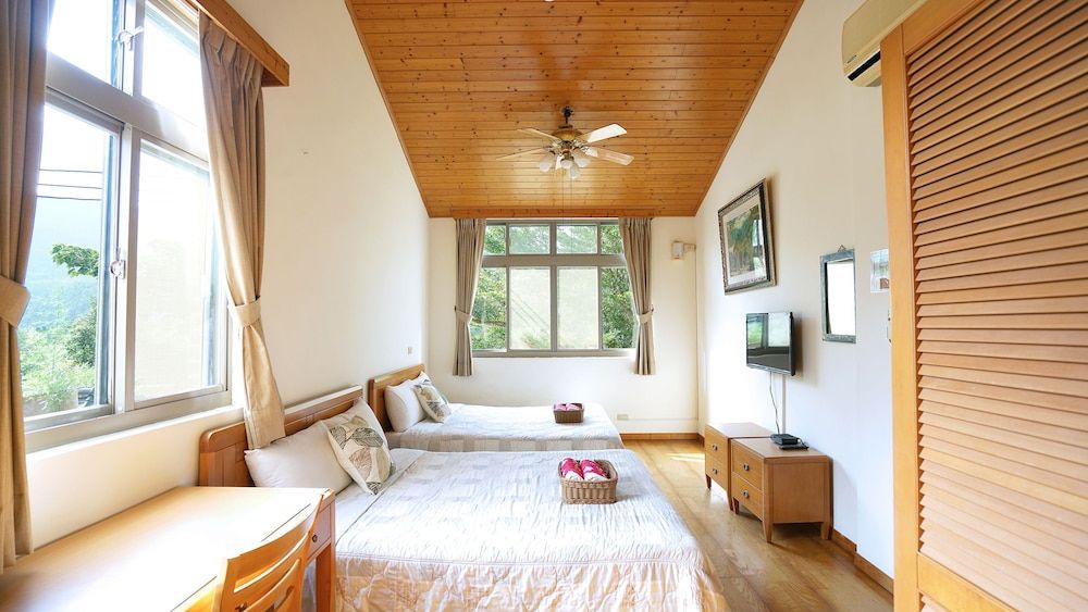 Red Brick Villas Family Quadruple Room, 2 Double Beds, Private Bathroom 2