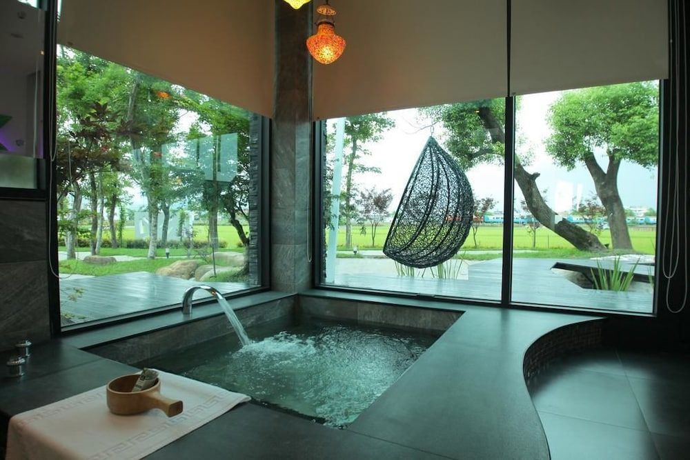 Maple House Riverside Standard Double Room (Bali) 4