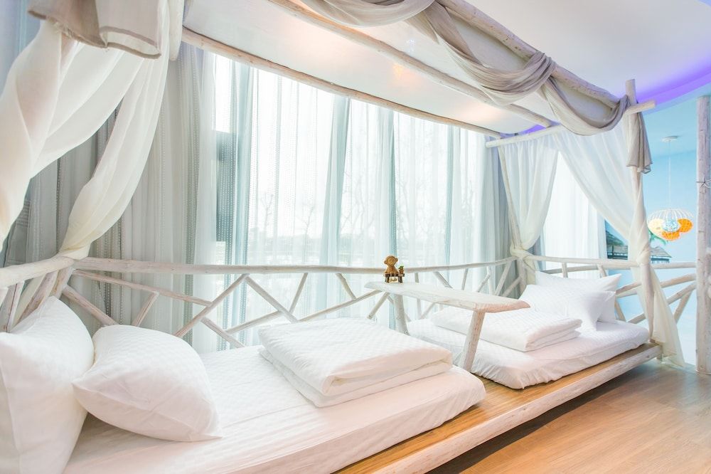 Maple House Riverside