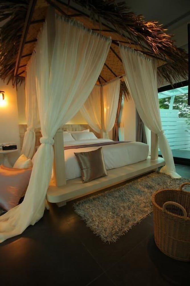 Maple House Riverside Standard Double Room (Bali) 3