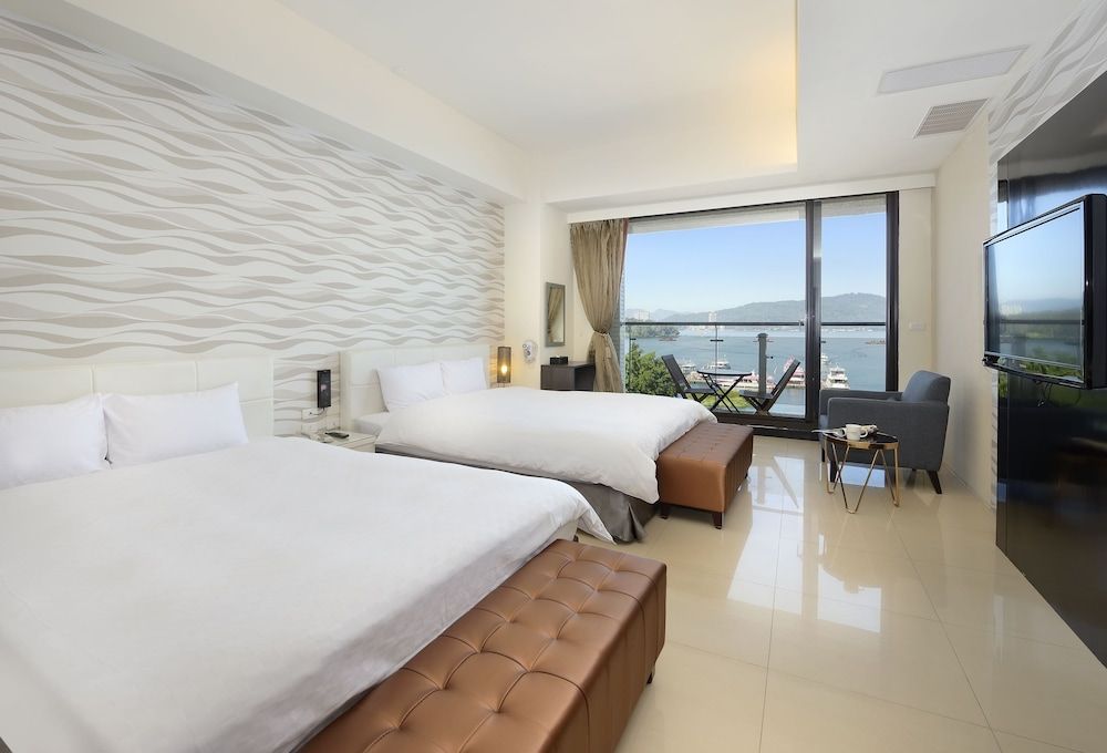 Panoramic Quadruple Room, Lake View