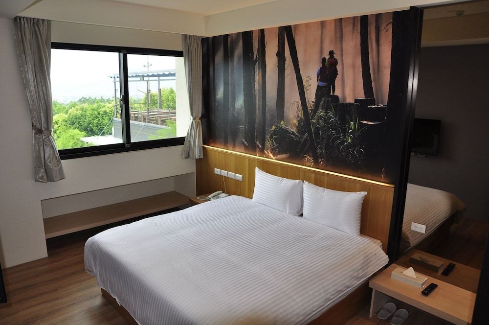 Standard Room, 1 Queen Bed, Mountain View (202)