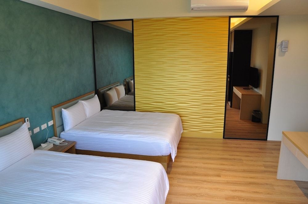 Comfort Room, 2 Queen Beds, Mountain View (305)
