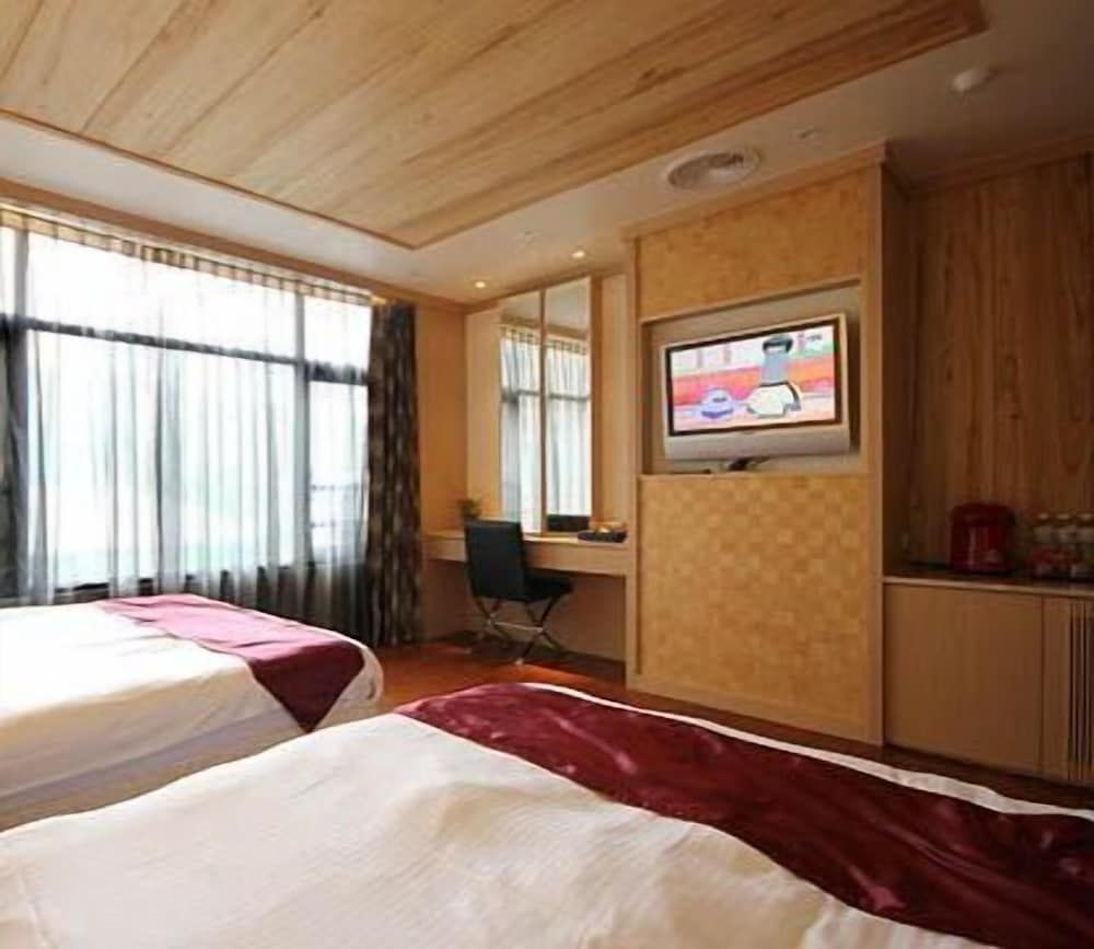 Shuian Lakeside Hotel Family Quadruple Room, 2 Double Beds