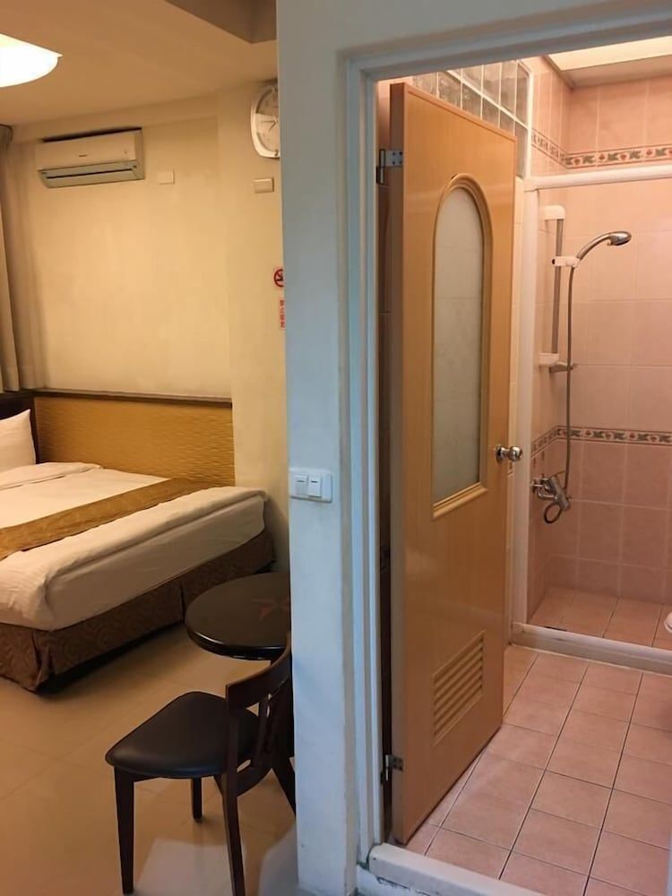 Ri Yue Hu Pan Hotel Deluxe Quadruple Room 7