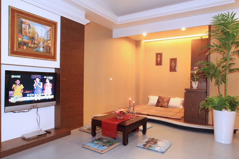 Spring Fountain Hotel Family Quadruple Room, 2 Queen Beds 6