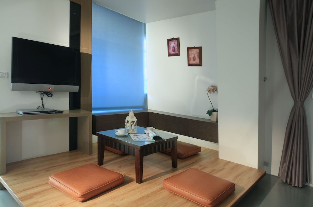 Spring Fountain Hotel Family Quadruple Room, 2 Queen Beds 5