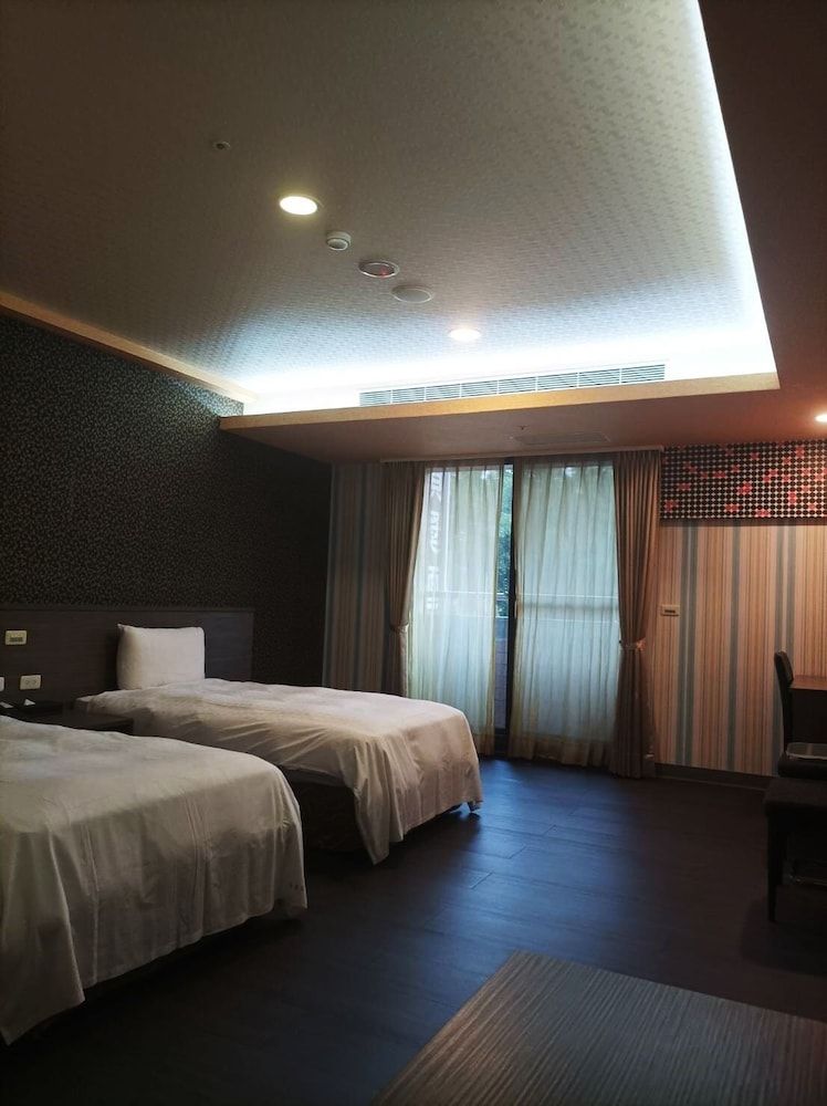 Crystal Hotel Business Twin Room 2