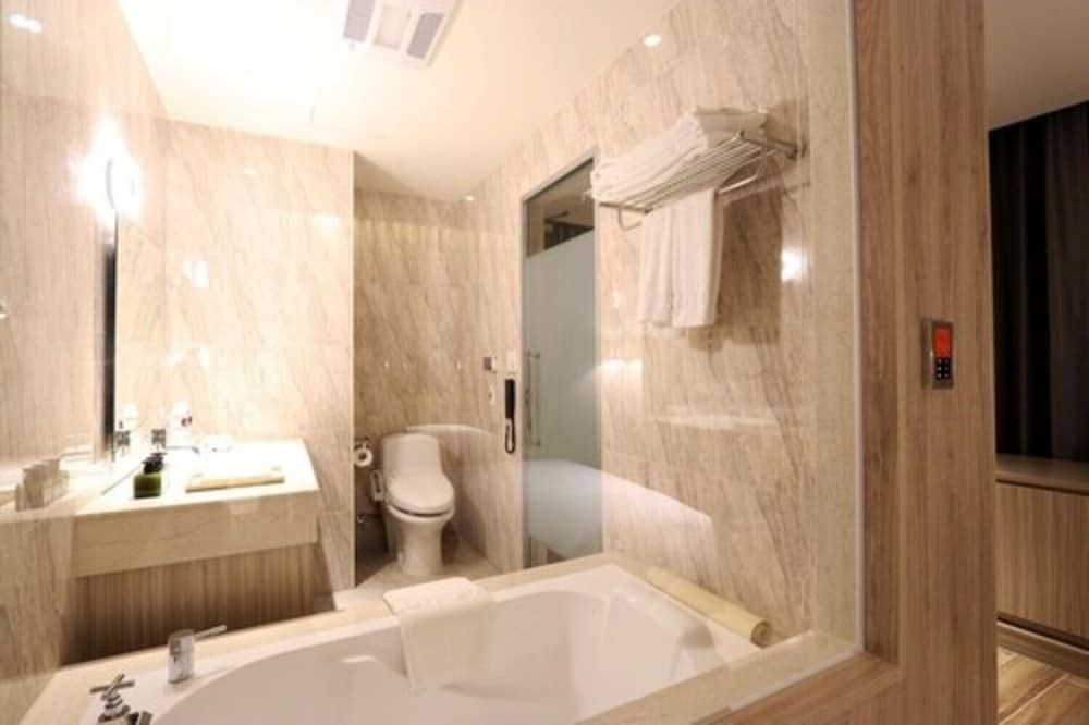 AJ Hotel Hsinchu Standard Twin Room, City View 3