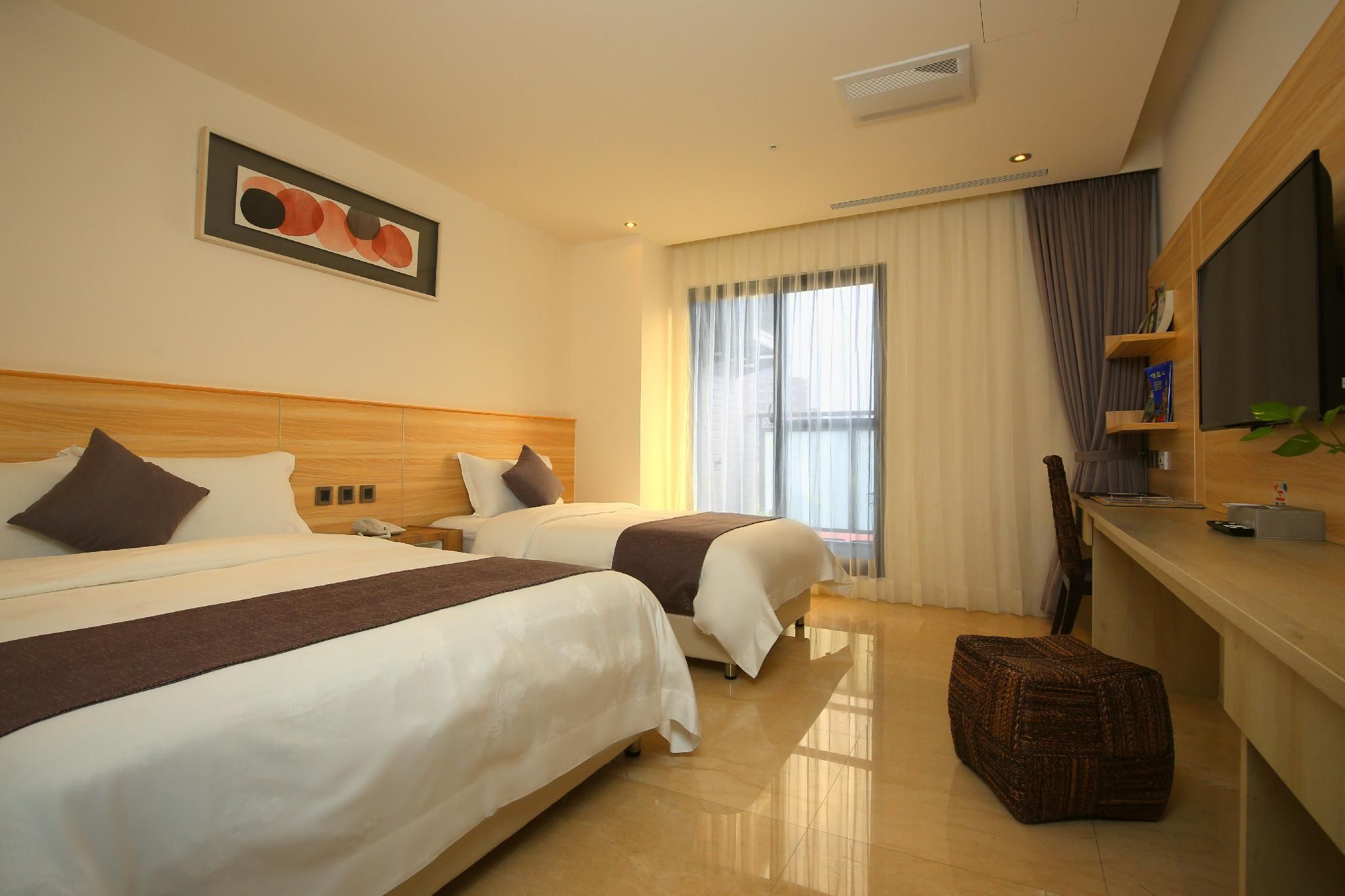 Stylish Deluxe Twin Room