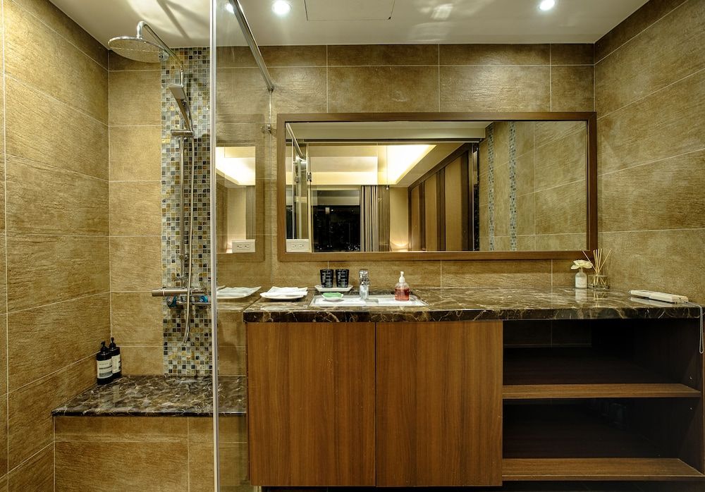 Something Easy Inn Luxury Double Room, 1 King Bed, Balcony, Ocean View 8