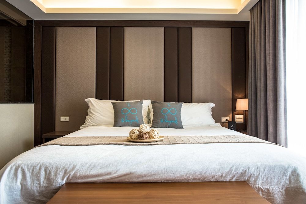 Something Easy Inn Luxury Double Room, 1 King Bed, Balcony, Ocean View 3